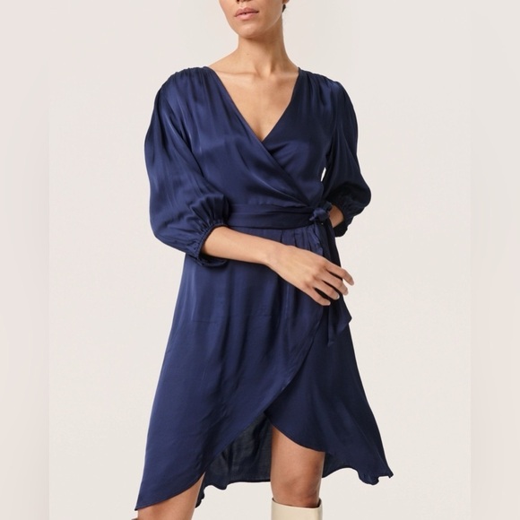 Soaked in Luxury SLEline Wrap Dress in Night Sky Navy Size Small - Picture 3 of 9